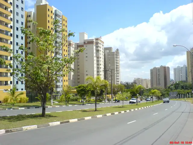 Avenida no Parque Prado